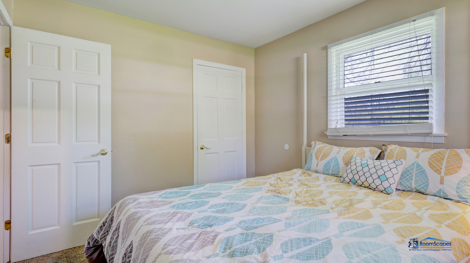 319 Croyden Street Spring Grove, IL 60081 - Photo 21 of 42 a bedroom with a bed and a window