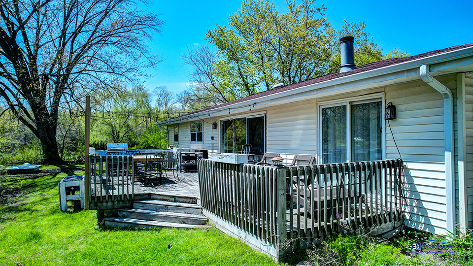 319 Croyden Street Spring Grove, IL 60081 - Photo 31 of 42 a view of a house with backyard and sitting area
