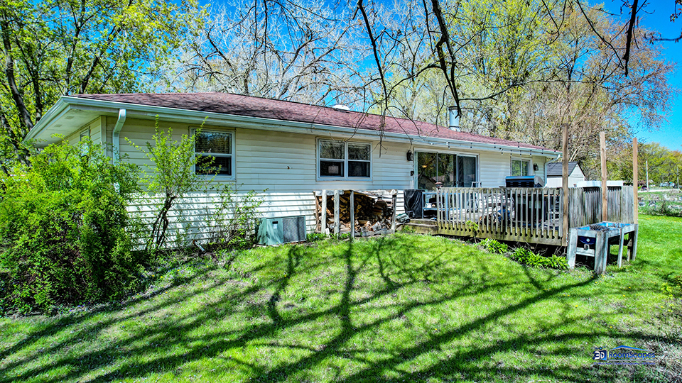 319 Croyden Street Spring Grove, IL 60081 - Photo 36 of 42 a backyard of a house with table and chairs
