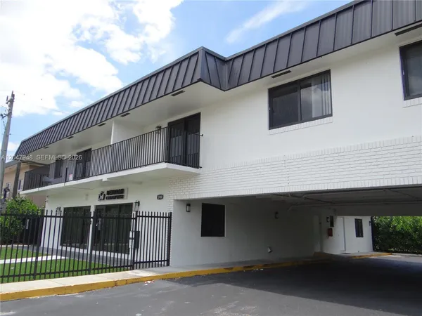 $1,800 | 5980 Southwest 40th Avenue, Unit D, Dania Beach, FL 33314