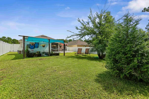 a view of a house with a backyard