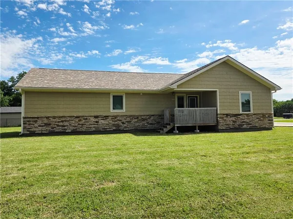 $339,300 | 525 Kennedy Street, Burlington, KS 66839