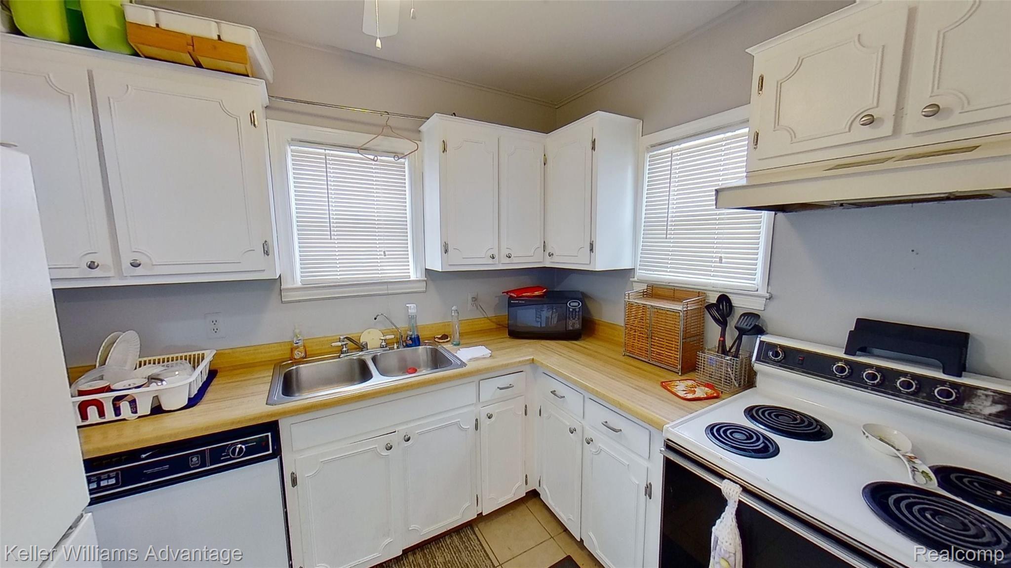 25065 Five Mile Road Redford, MI 48239 - Photo 9 of 29 5 mileRd_25065_Kitchen 1.jpg