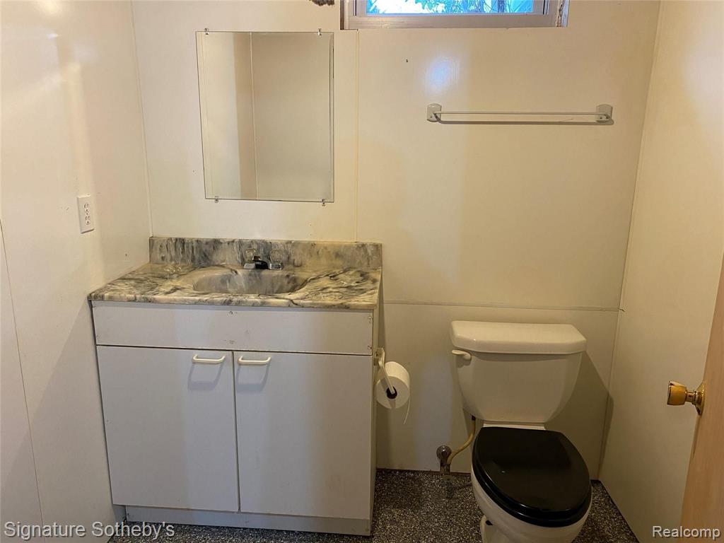1641 Scott Lake Road Waterford, MI 48328 - Photo 14 of 20