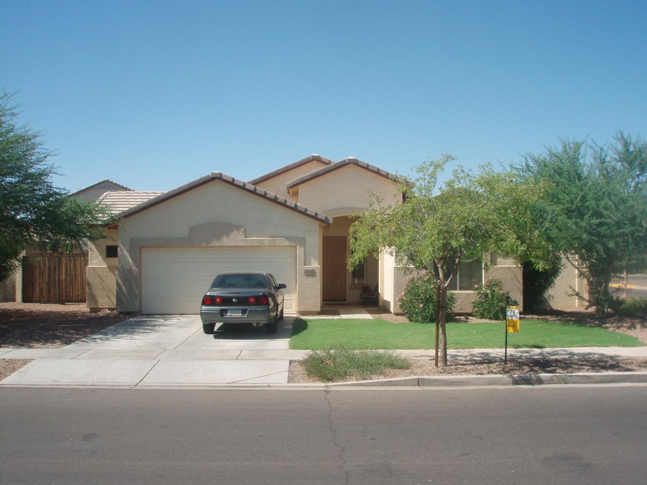 4230 South Splendor Place Gilbert, AZ 85297 - Photo 1 of 11 Front elevation - 2.5 car garage