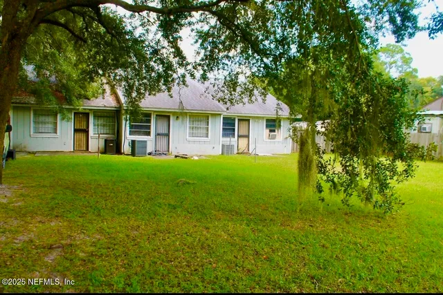 a view of a house with a big yard