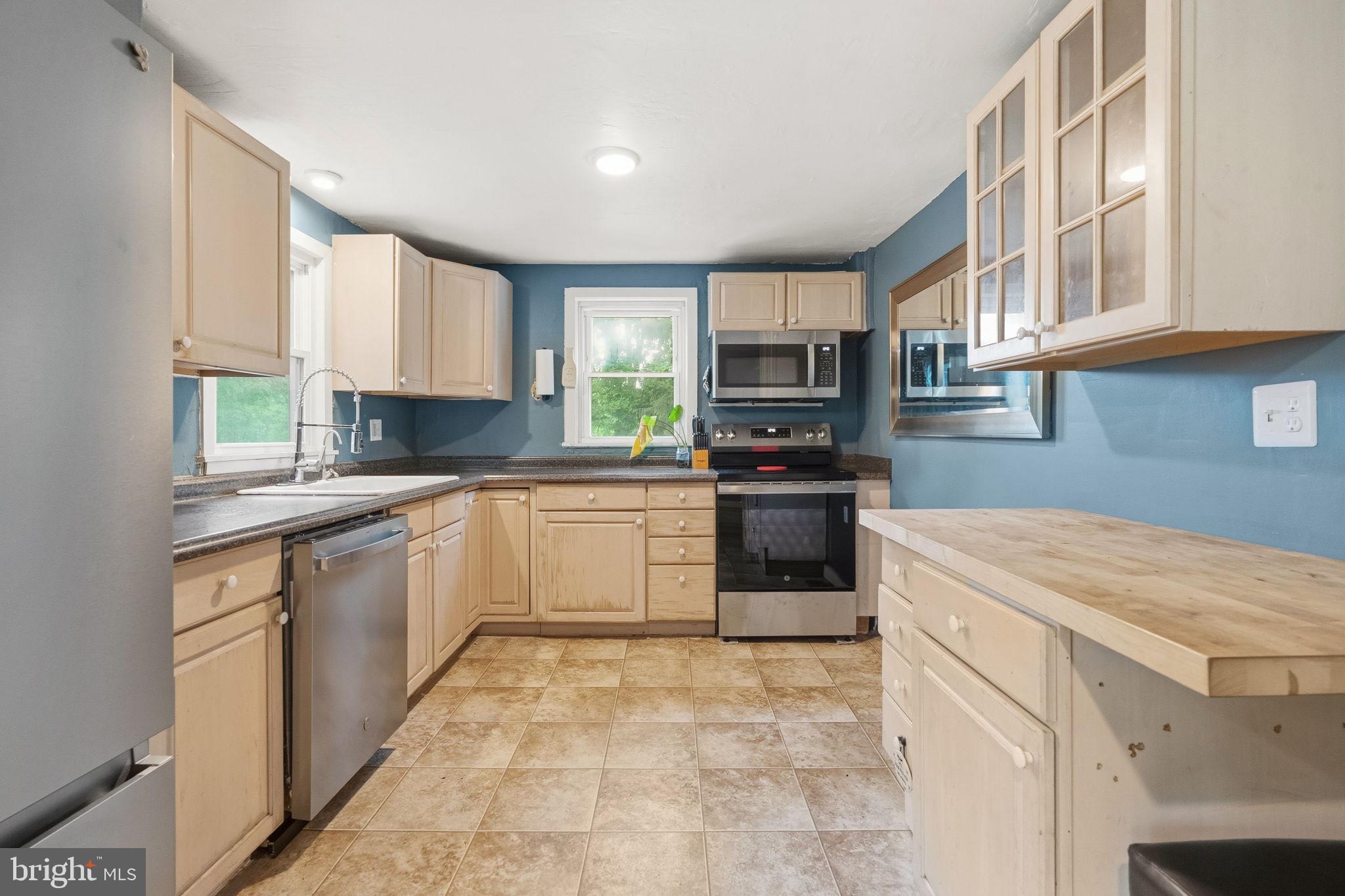 1940 Dunbar Road Pottstown, PA 19465 - Photo 16 of 40 Kitchen