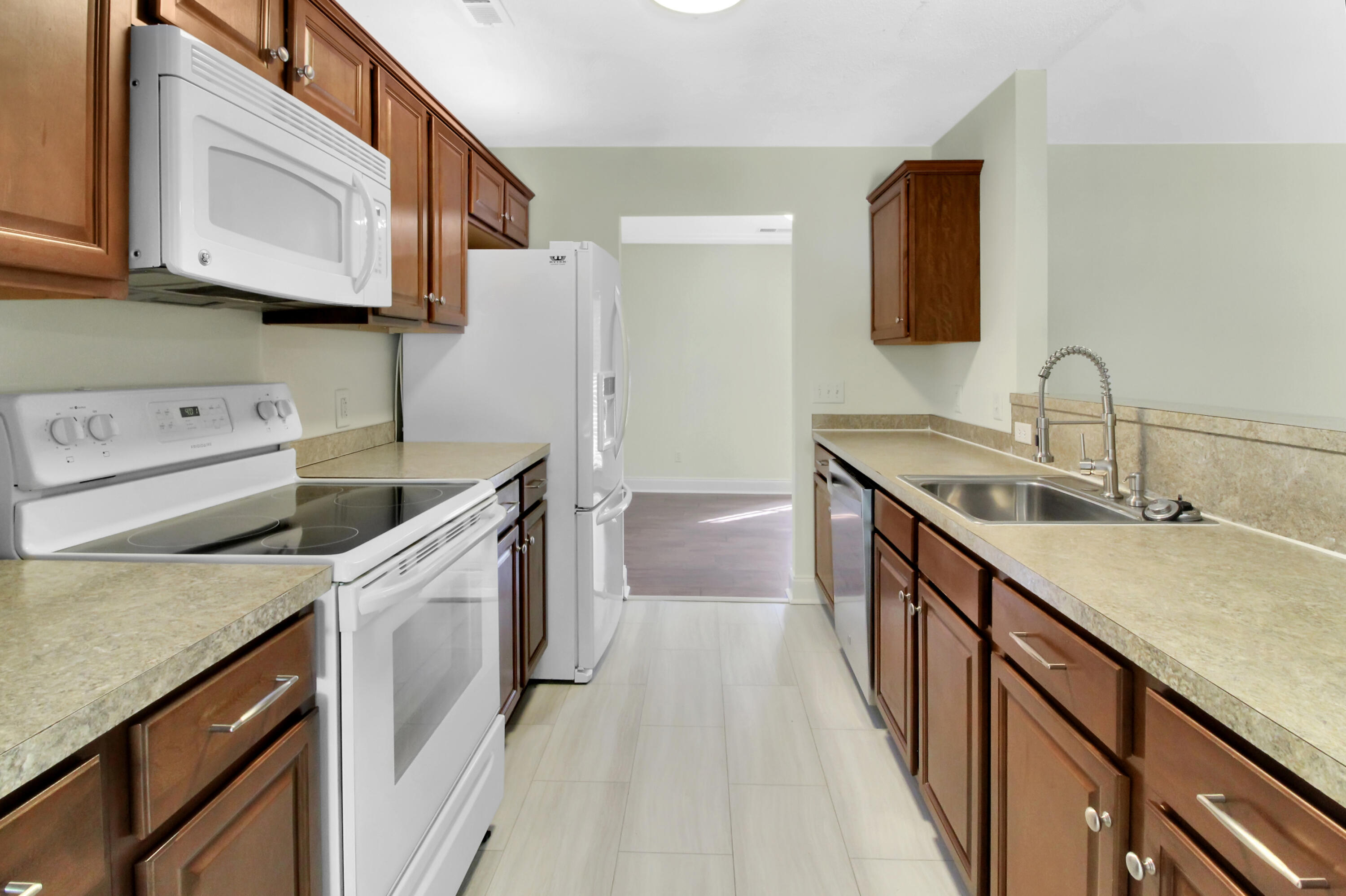 5893 North Rhett Avenue Hanahan, SC 29410 - Photo 11 of 32 eat in kitchen