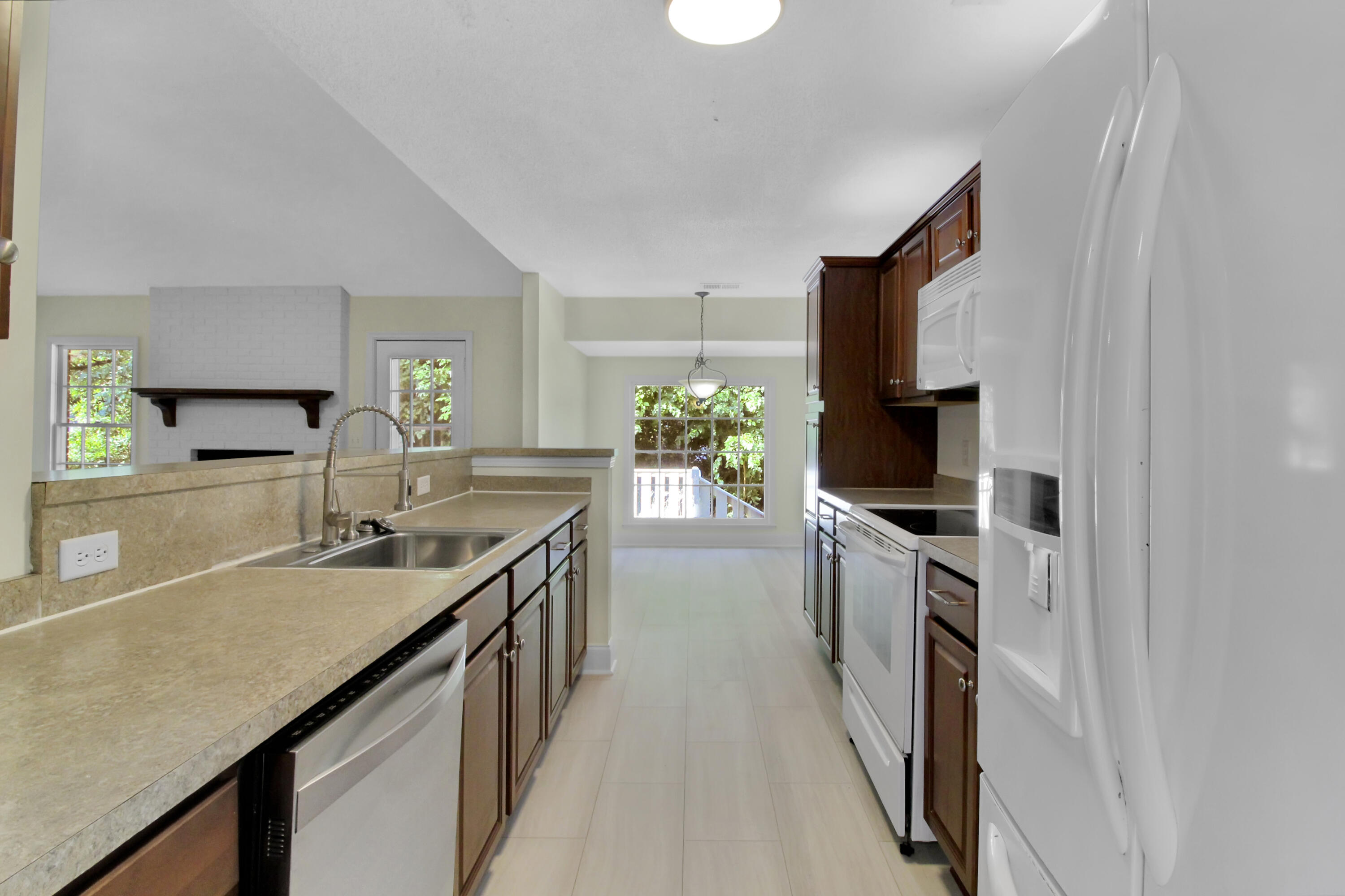 5893 North Rhett Avenue Hanahan, SC 29410 - Photo 10 of 32 kitchen