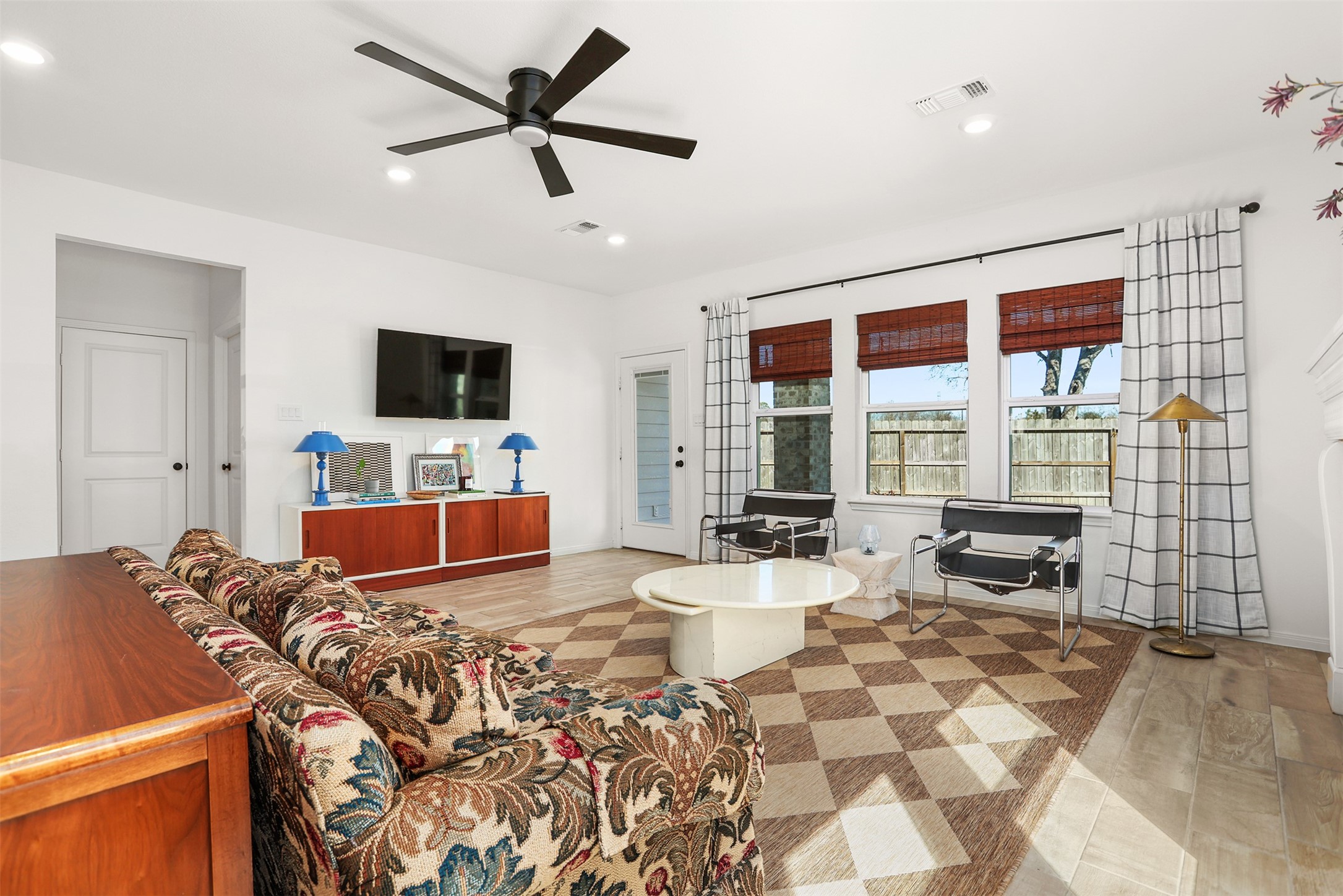3403 Daisy Santa Fe, TX 77510 - Photo 5 of 25 A second view of the living room