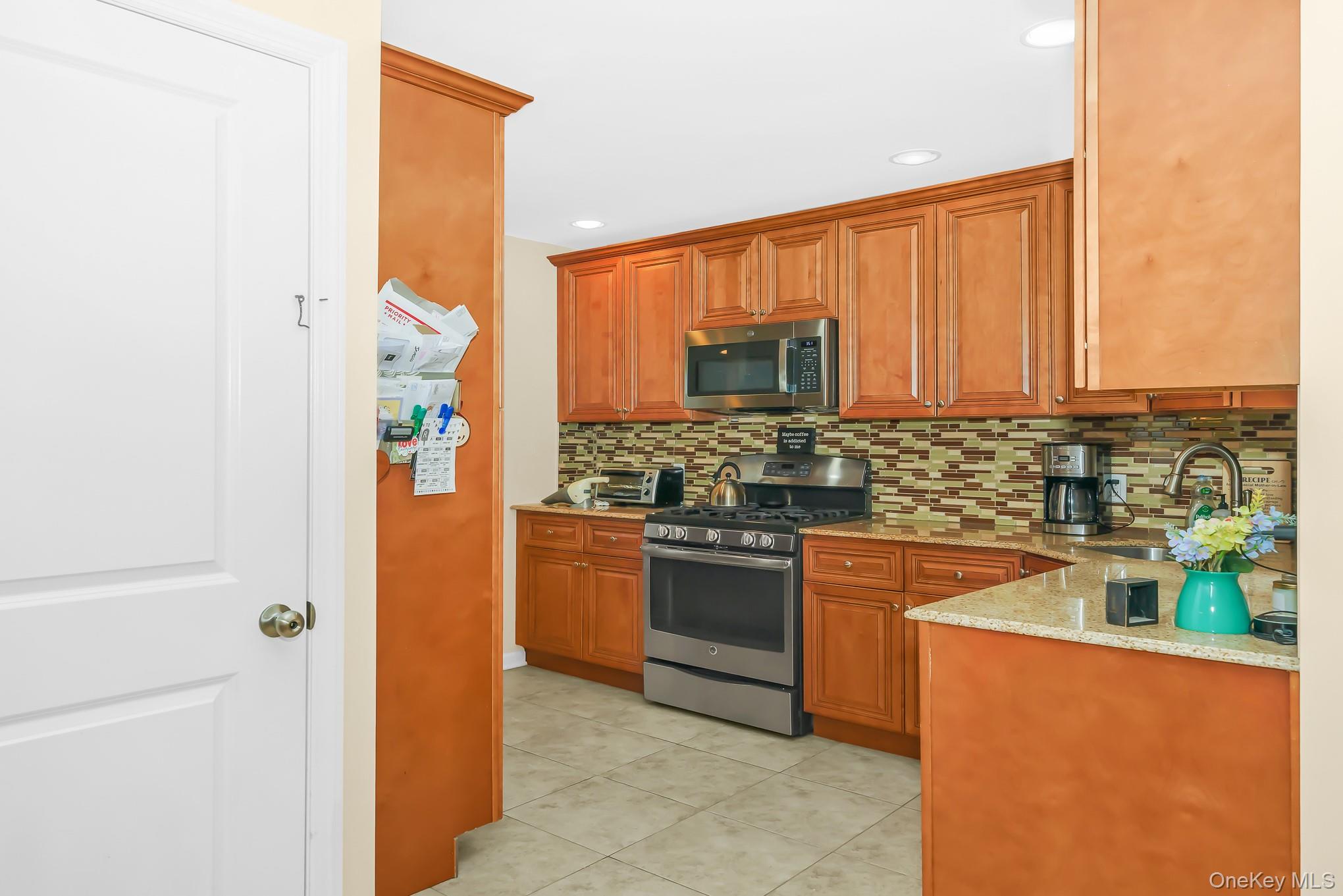 20 Amherst Street Islip, NY 11751 - Photo 13 of 29