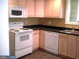 113 Rhodes Avenue Collingdale, PA 19023 - Photo 3 of 4 Gallery Image 3