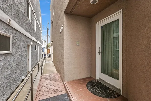 $1,850,000 | 16745 Bayview Drive, Unit B, Sunset Beach, CA 90742