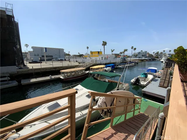 a view of multiple houses with a yard