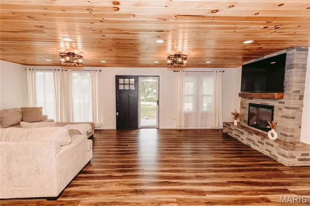 $430,000 | 274 Highway 42, Dixon, MO 65459