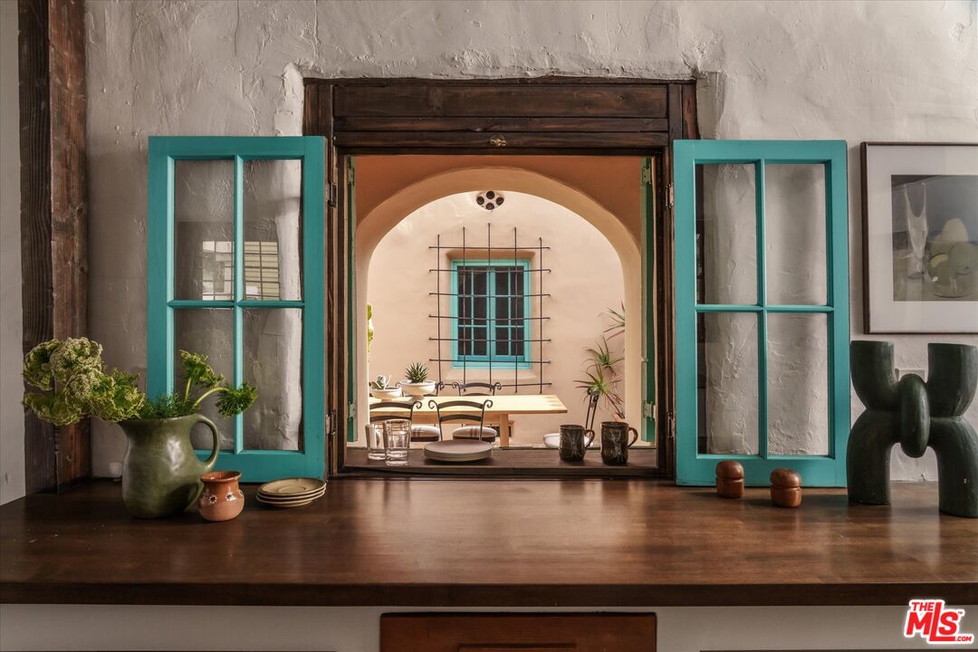 2414 4th Avenue Los Angeles, CA 90018 - Photo 12 of 39 Gallery Image 12