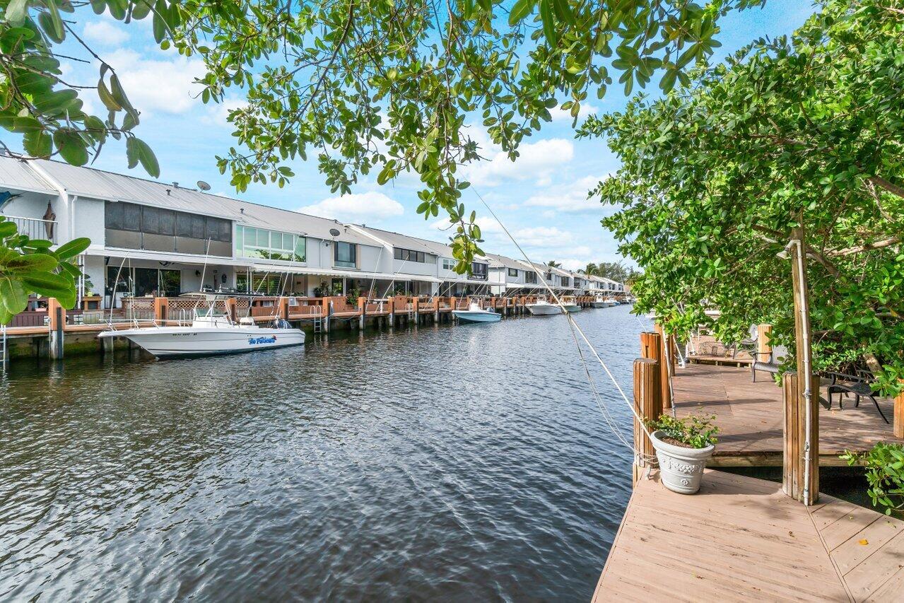 724 Mariners Way Boynton Beach, FL 33435 - Photo 33 of 38 037-724MarinersWay-BoyntonBeach-FL-33435