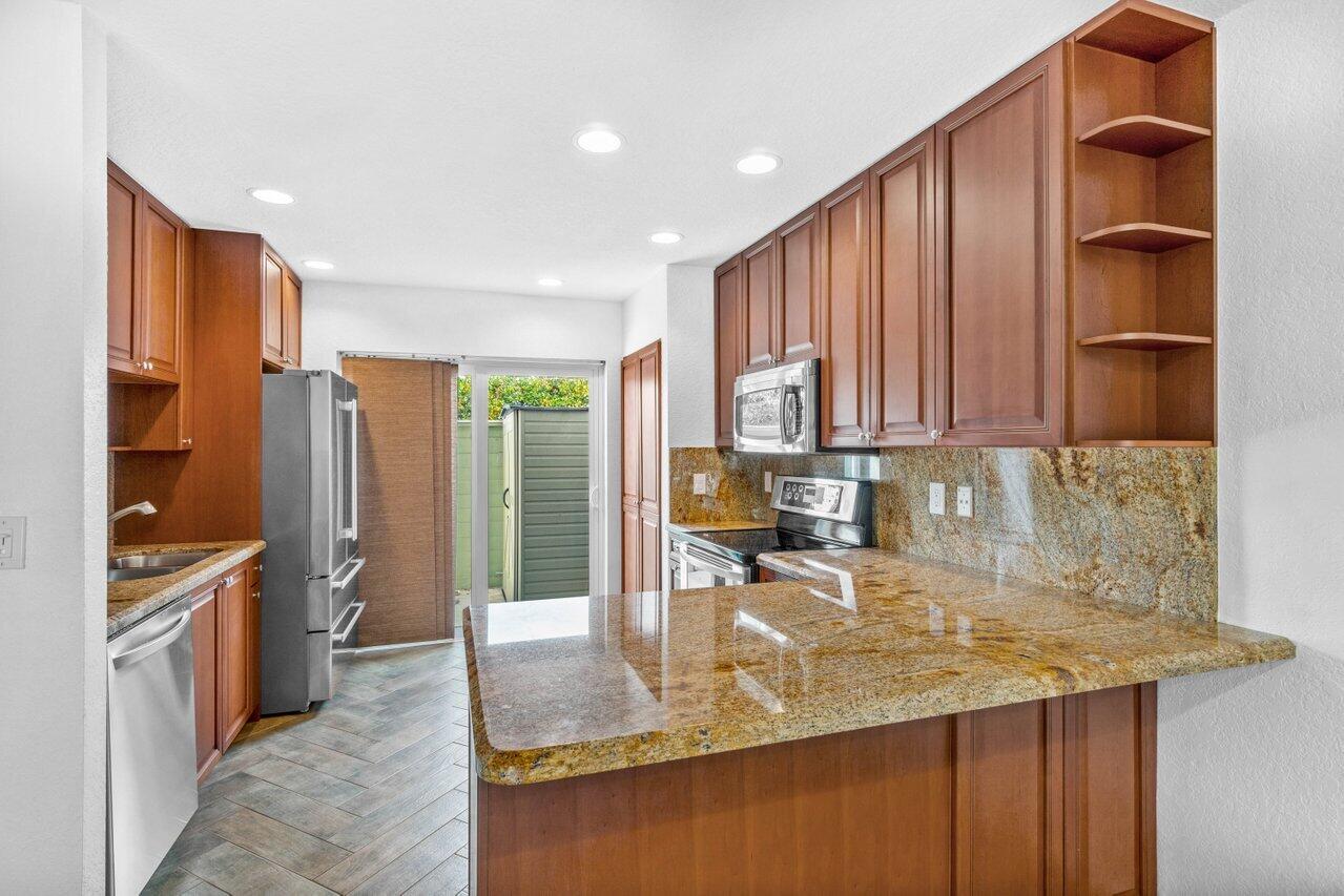 724 Mariners Way Boynton Beach, FL 33435 - Photo 10 of 38 006-724MarinersWay-BoyntonBeach-FL-33435