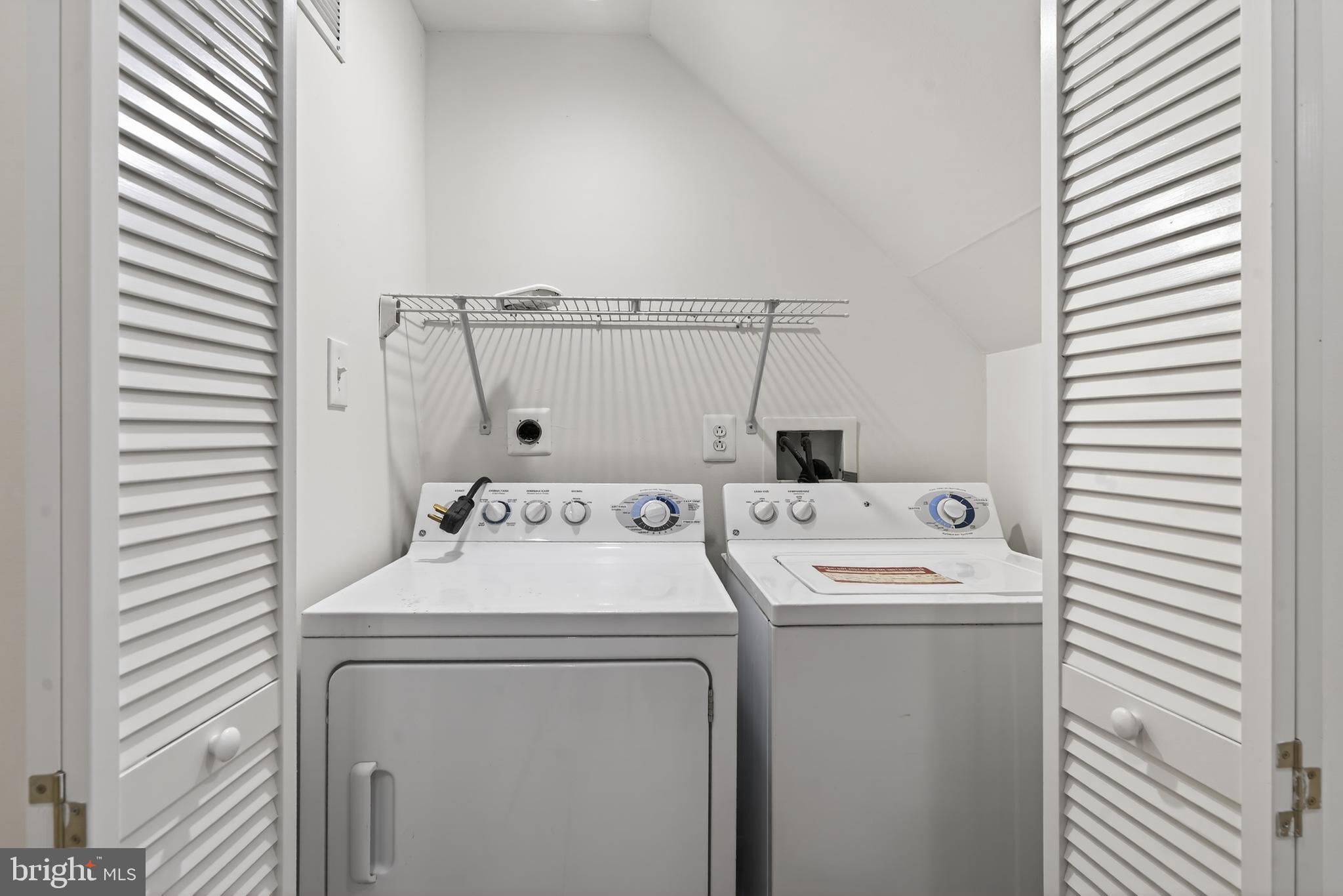 23616 Public House Road Clarksburg, MD 20871 - Photo 20 of 35 a utility room with dryer and washer