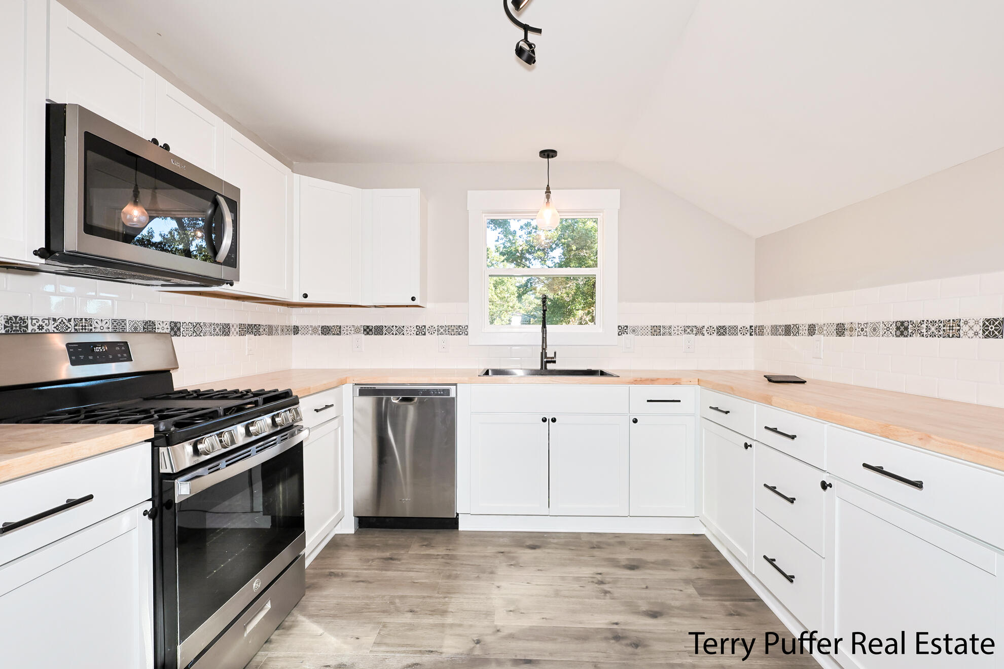 764 Giles Road Muskegon, MI 49445 - Photo 8 of 53 new00002113