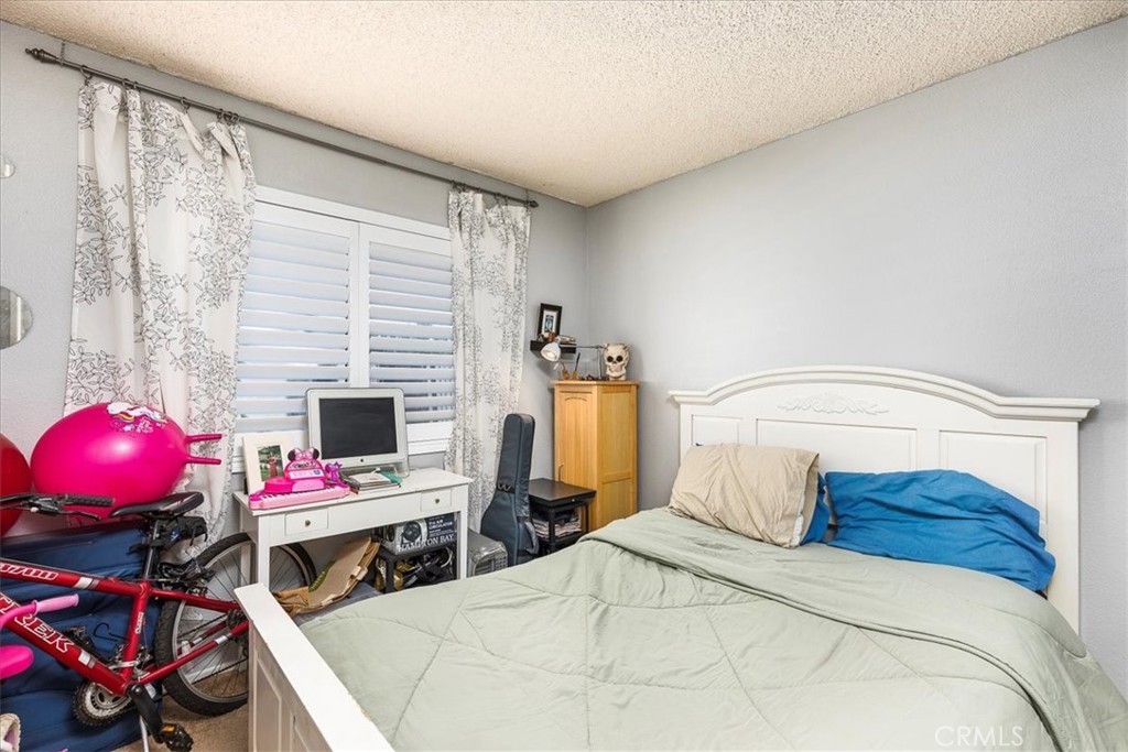 162 Peppertree Way San Jacinto, CA 92583 - Photo 11 of 23 a bedroom with a bed and a potted plant