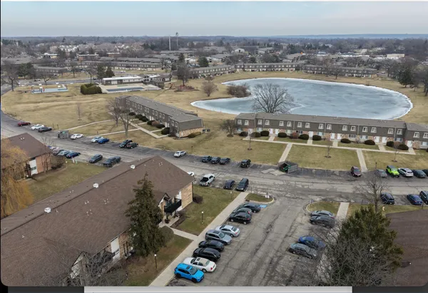 $185,000 | 3 A Kingery Quarter, Unit 103, Willowbrook, IL 60527