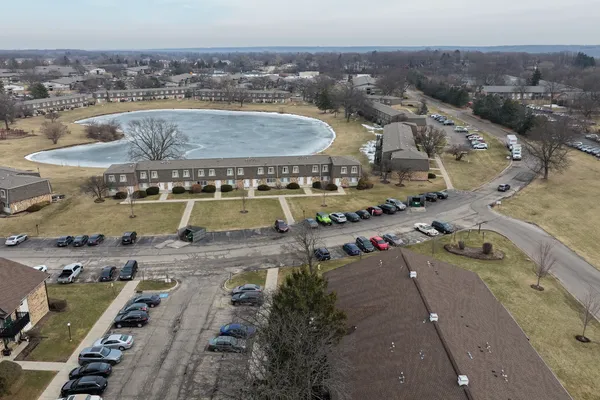 $185,000 | 3 A Kingery Quarter, Unit 103, Willowbrook, IL 60527