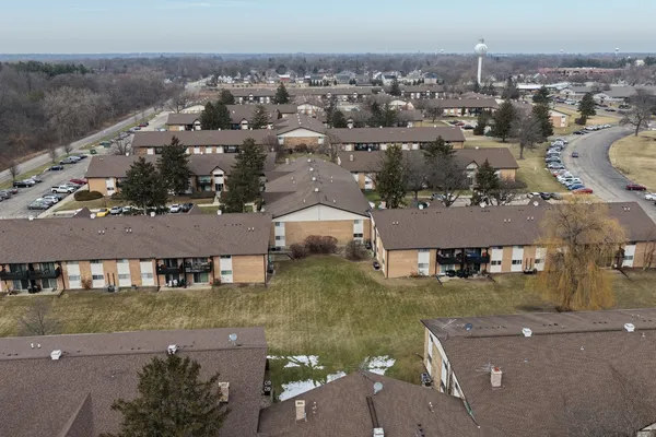 $185,000 | 3 A Kingery Quarter, Unit 103, Willowbrook, IL 60527