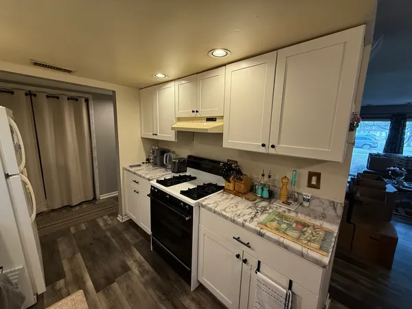 $185,000 | 3 A Kingery Quarter, Unit 103, Willowbrook, IL 60527