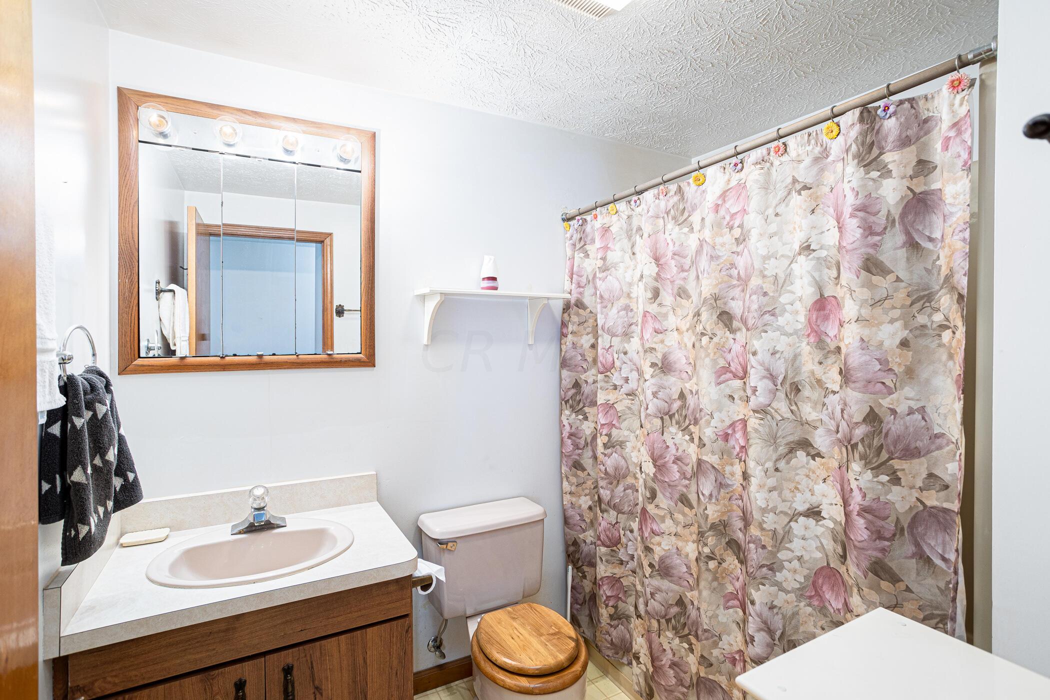 4448 Charlotte Road Columbus, OH 43207 - Photo 17 of 24 4448 Charlotte drive obetz oh 43207 048