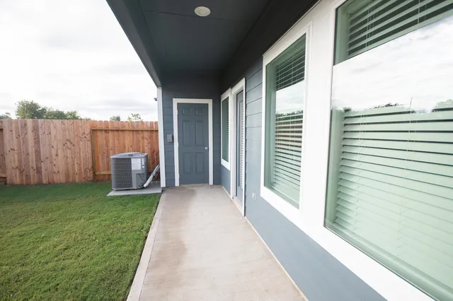 $2,650 | 10217 Berkeley Spgs Trail, Houston, TX 77051