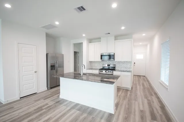 $2,650 | 10217 Berkeley Spgs Trail, Houston, TX 77051