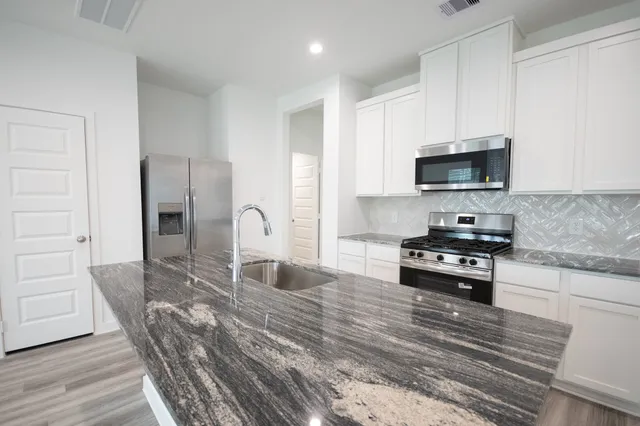 $2,650 | 10217 Berkeley Spgs Trail, Houston, TX 77051