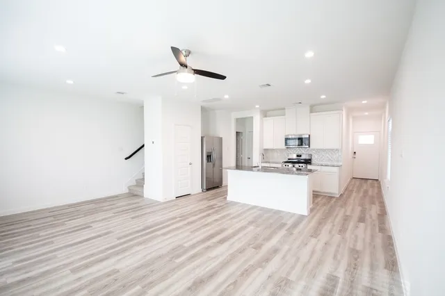 $2,650 | 10217 Berkeley Spgs Trail, Houston, TX 77051