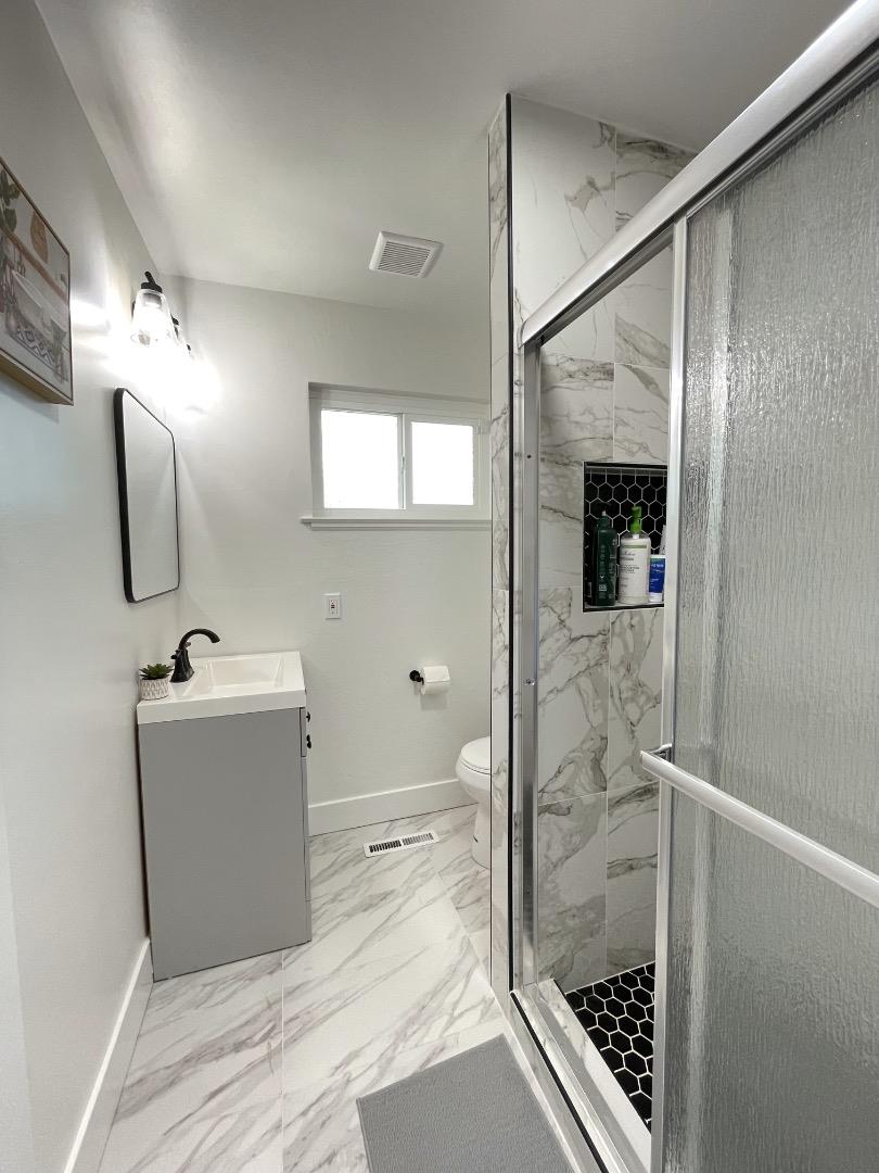 725 West Rialto Avenue Fresno, CA 93705 - Photo 17 of 23