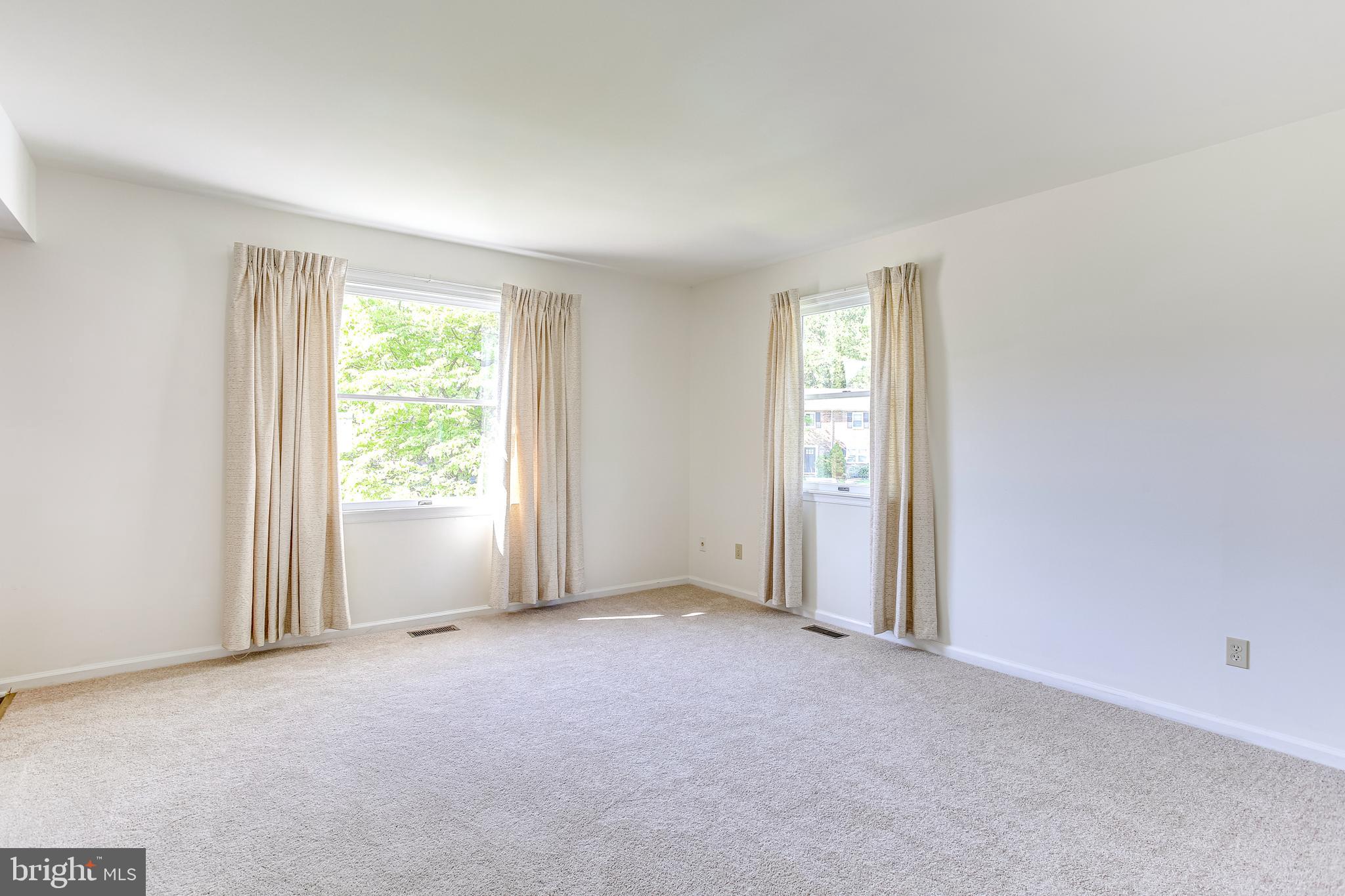 9906 Maidbrook Road Baltimore, MD 21234 - Photo 2 of 27 Living Room
