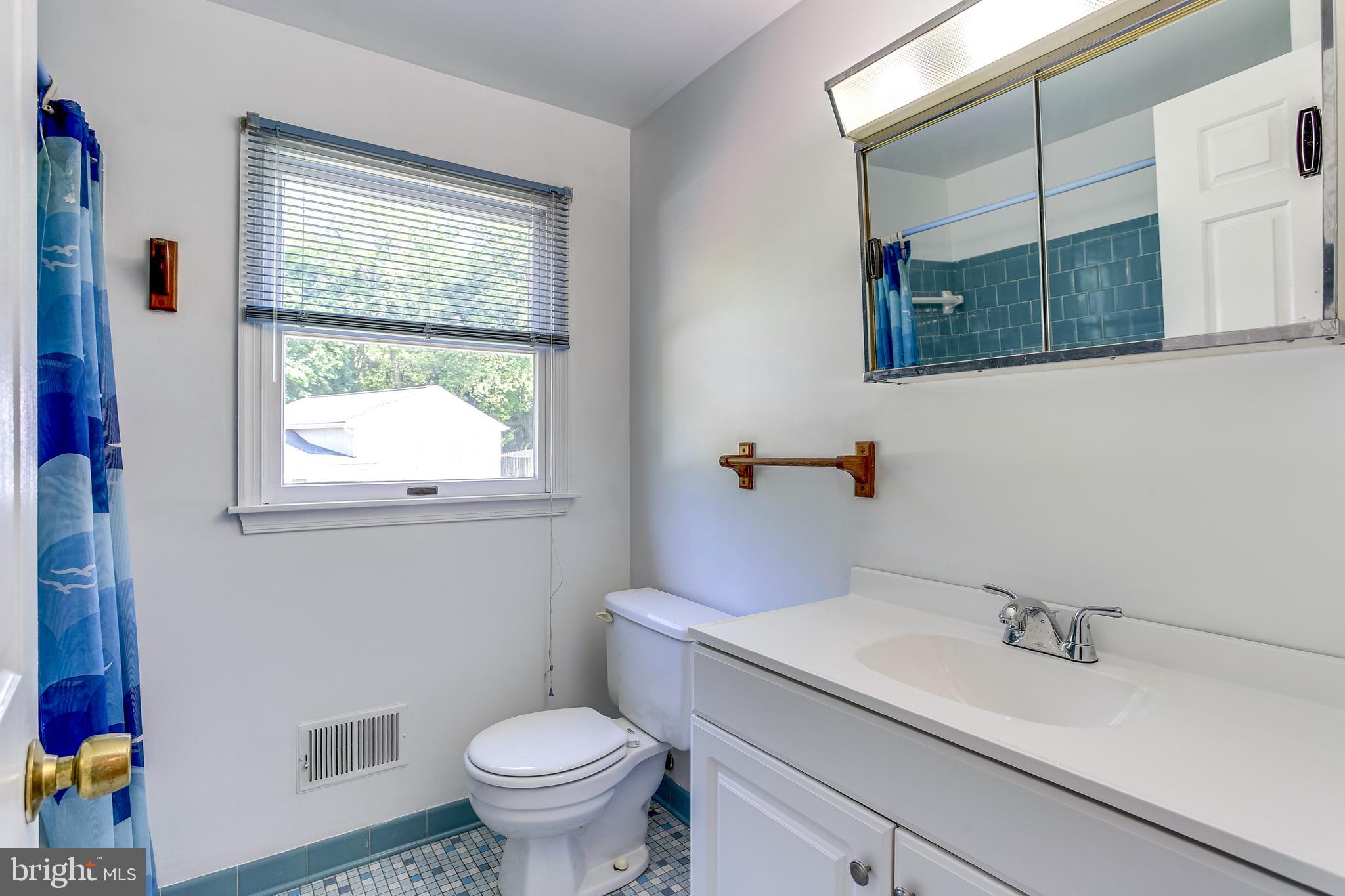 9906 Maidbrook Road Baltimore, MD 21234 - Photo 19 of 27 2nd Level Bath