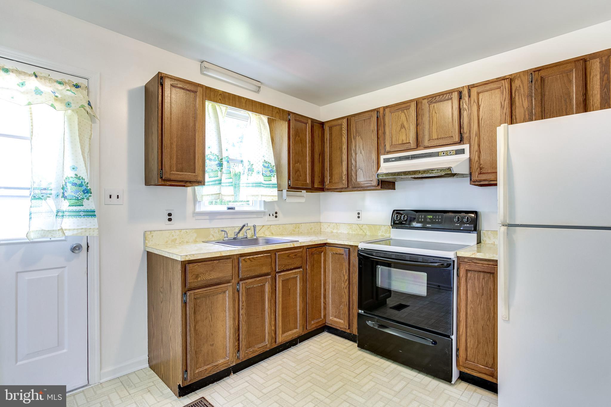 9906 Maidbrook Road Baltimore, MD 21234 - Photo 8 of 27 Kitchen