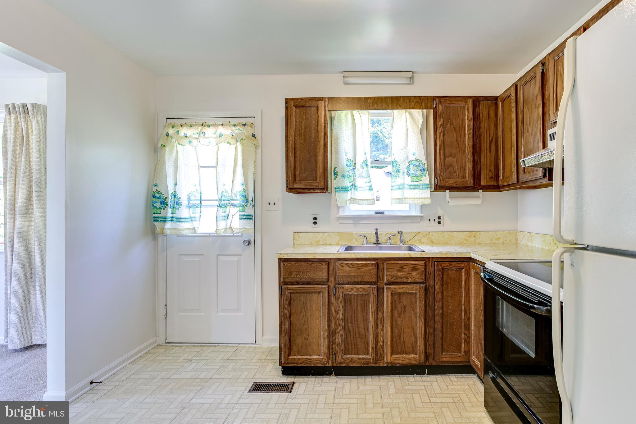 9906 Maidbrook Road Baltimore, MD 21234 - Photo 9 of 27 Kitchen