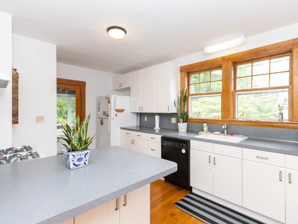 112 Adena Road, Unit 112 Newton, MA 02465 - Photo 4 of 31