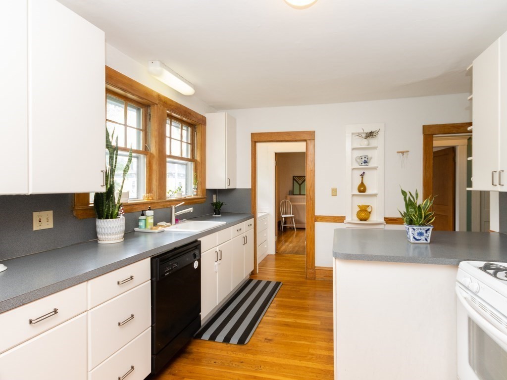 112 Adena Road, Unit 112 Newton, MA 02465 - Photo 6 of 31