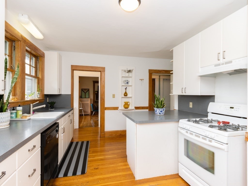 112 Adena Road, Unit 112 Newton, MA 02465 - Photo 7 of 31