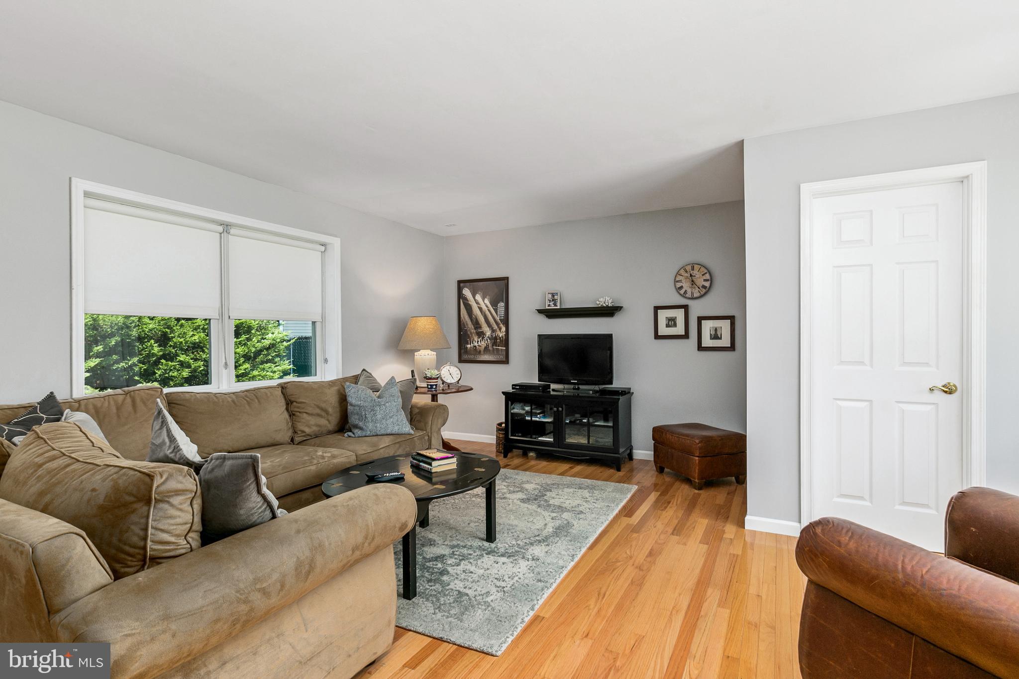 214 Farmington Road Delran, NJ 08075 - Photo 15 of 26 Family Room