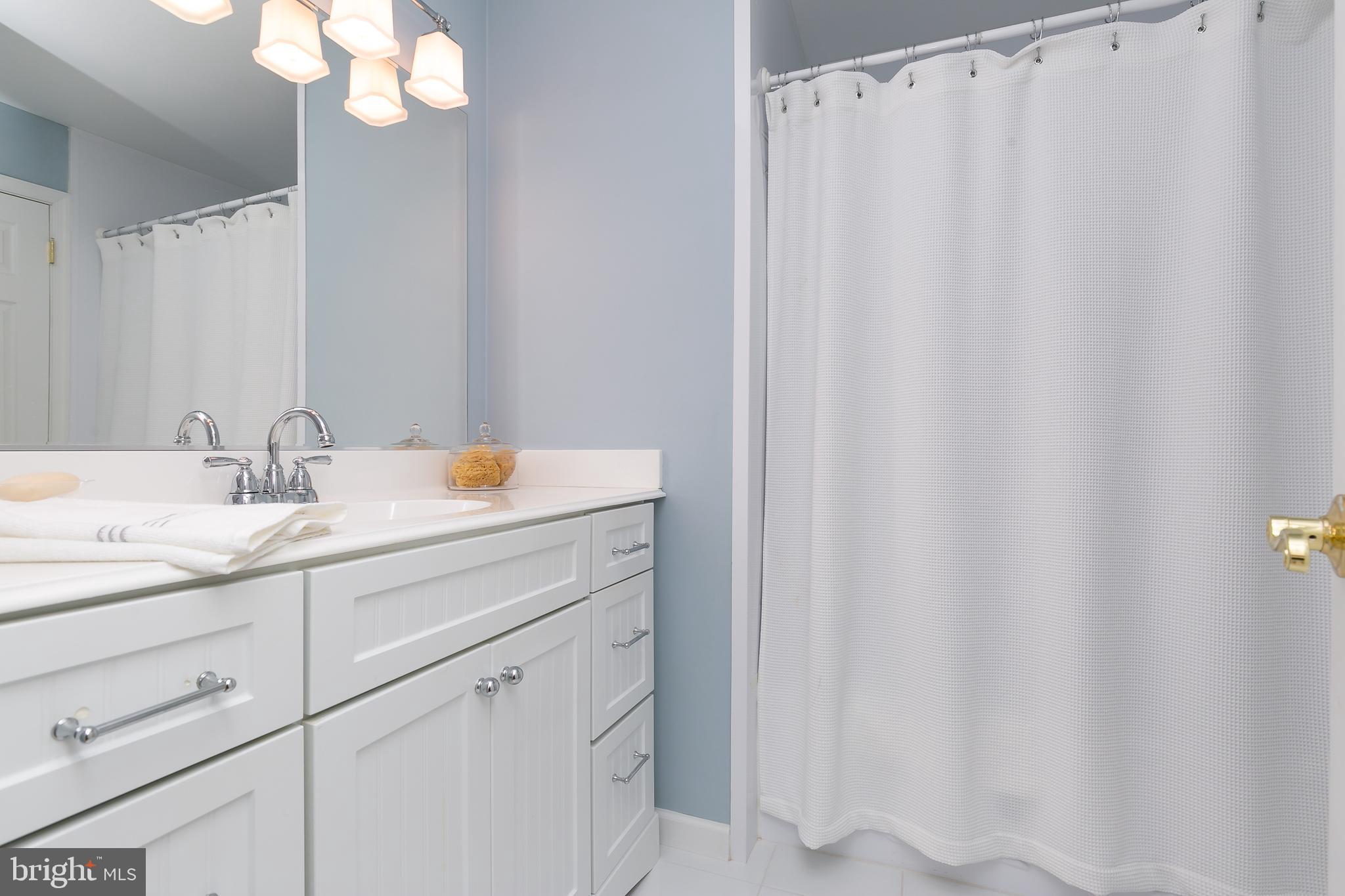 214 Farmington Road Delran, NJ 08075 - Photo 22 of 26 Bathroom