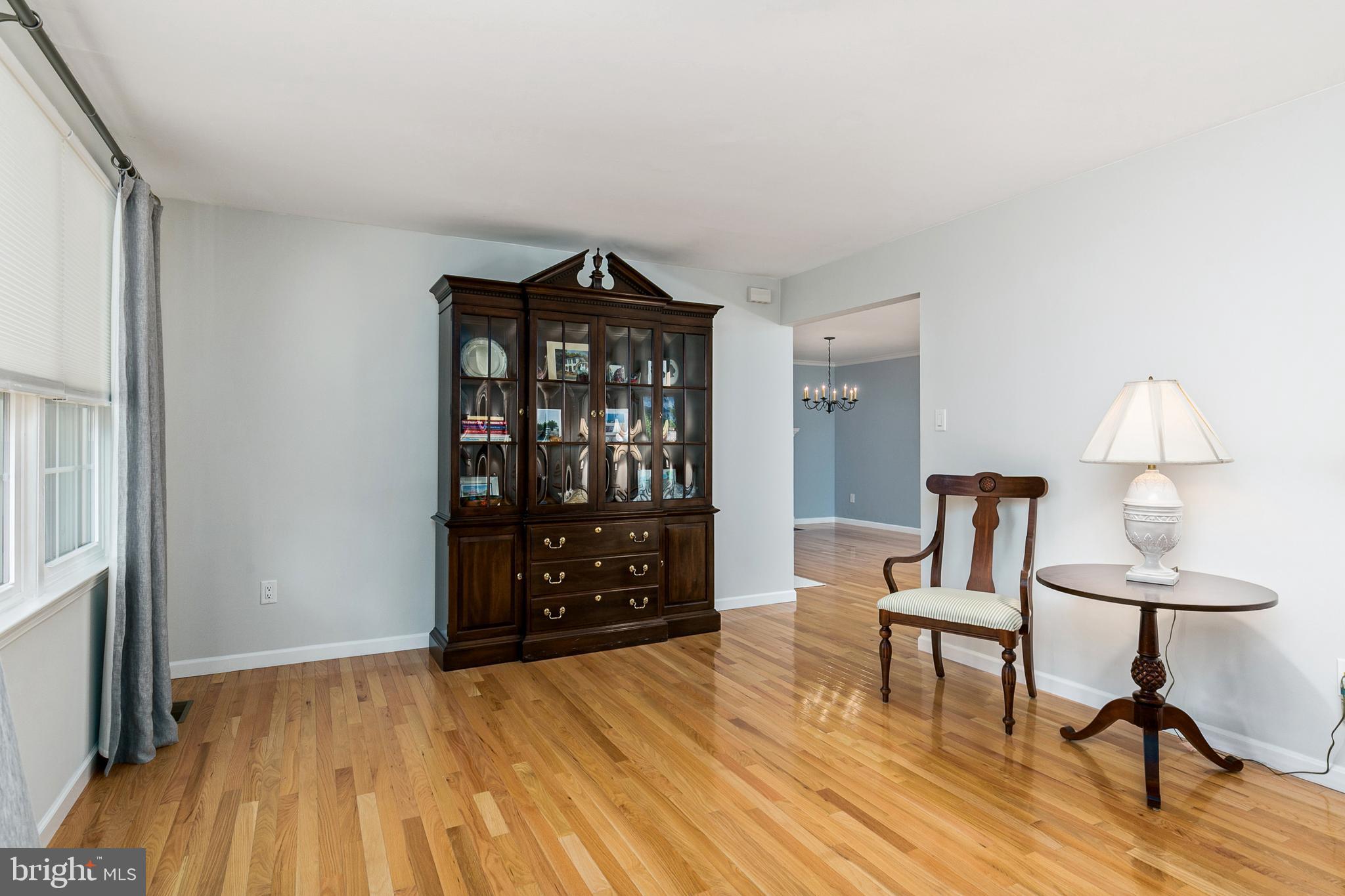 214 Farmington Road Delran, NJ 08075 - Photo 5 of 26 Living Room