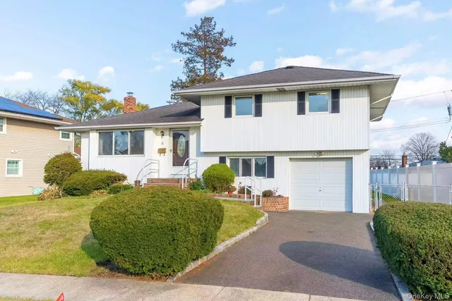 $1,150,000 | 8 Spector Lane, Plainview, NY 11803