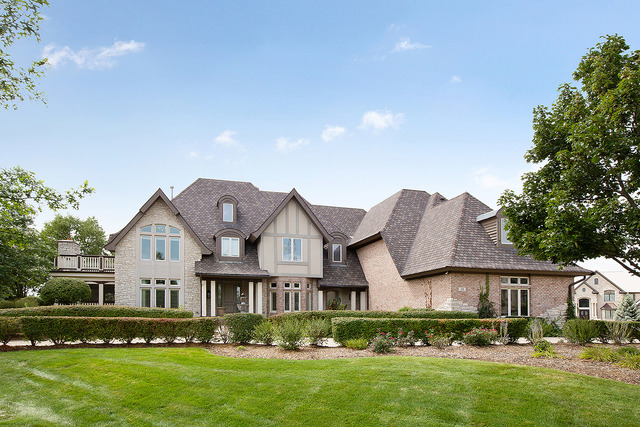 218 Shadow Ridge Court Palos Park, IL 60464 - Photo 1 of 40 a front view of a house with a garden