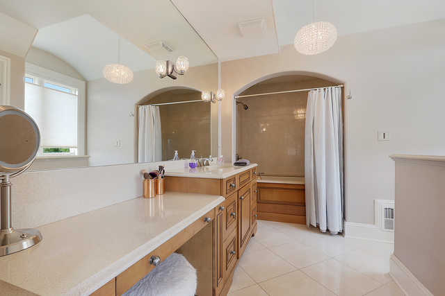 218 Shadow Ridge Court Palos Park, IL 60464 - Photo 26 of 40 a bathroom with a double vanity sink a mirror and a bathtub