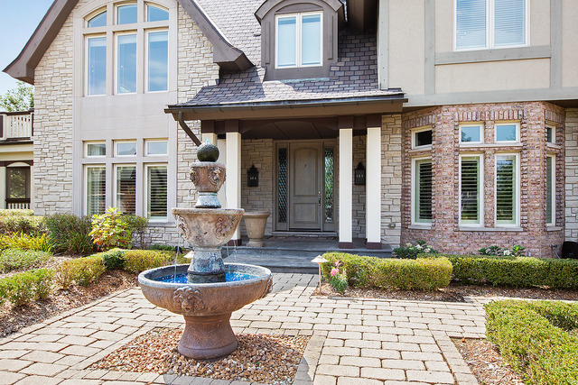 218 Shadow Ridge Court Palos Park, IL 60464 - Photo 3 of 40 a view of a house with sitting area