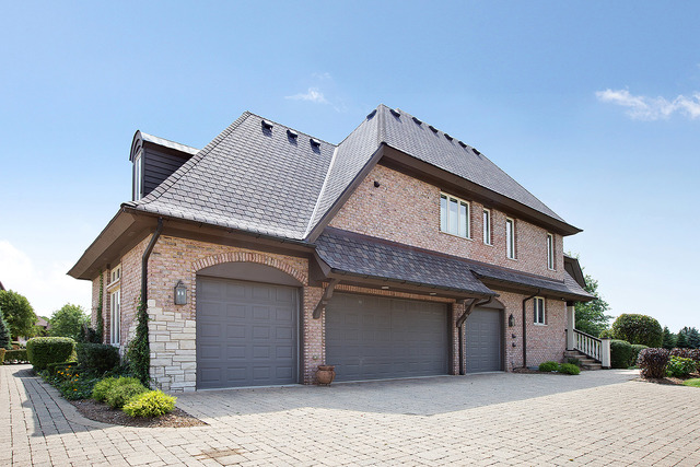 218 Shadow Ridge Court Palos Park, IL 60464 - Photo 4 of 40 a front view of a house with a yard
